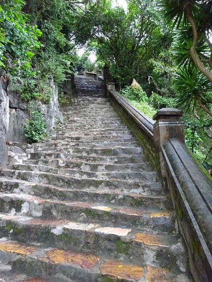 Auf geht es hinauf in die Marmorberge