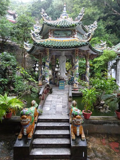 Tempel in den Marmorbergen