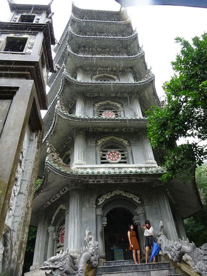 Die Tam Thai Pagode aus dem Jahre 1825 in den Marmorbergen