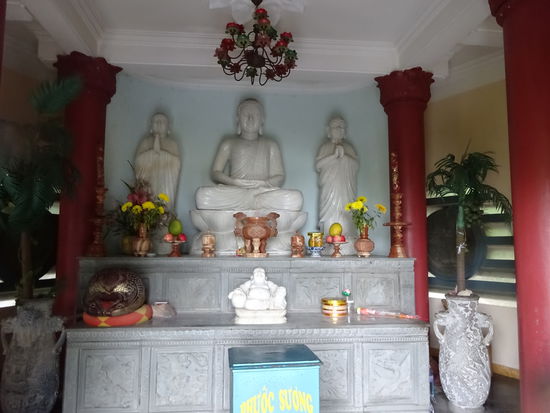 Die Tam Thai Pagode aus dem Jahre 1825 in den Marmorbergen