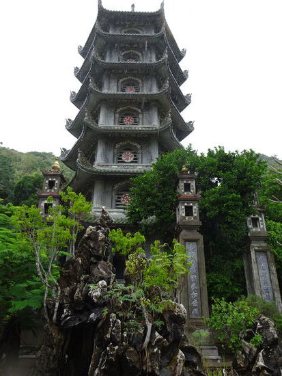 Die Tam Thai Pagode aus dem Jahre 1825 in den Marmorbergen