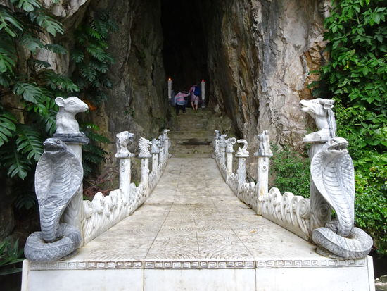 Ab hinein in die Grotte