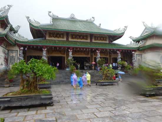 Tempel der Linh Ung Pagode auf dem Affenberg