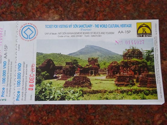 Ich kaufte mir mein Ticket für  100000 VND = 4,20 Euro