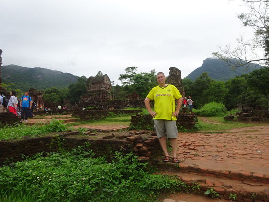 Aber auch ein BVB Fan aus Berlin ist unter den Touristen 