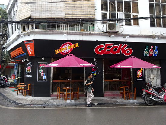 Eine von vielen Bars in der Altstadt von Hanoi