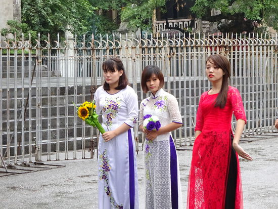 Da weiß man gar nicht für welche Dame man sich zuerst entscheiden soll ...