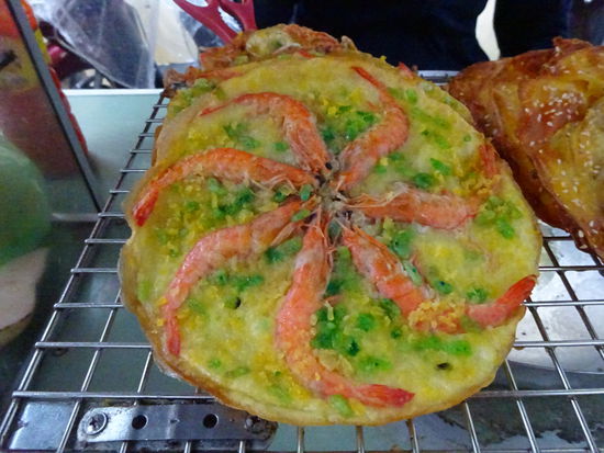 Mini Pizza mit Shrims eine Spezialität in Hoi An   für 30000 VND = 1,25 Euro