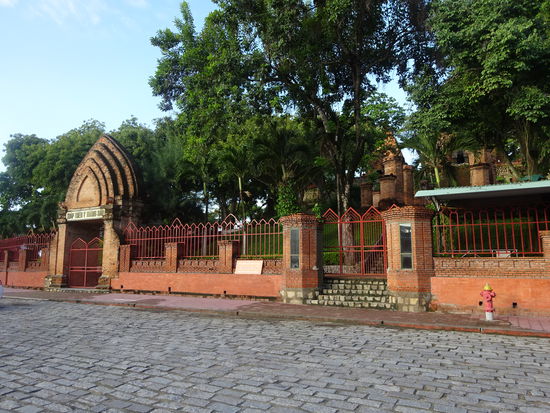 Eingang zu den Cham Tempel in Nha Trang