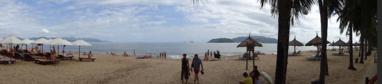Es ist 8 Uhr und langsam füllt sich der Strand von Nha Trang mit Badegästen