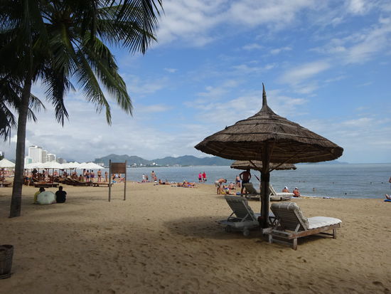 Es ist 8 Uhr und langsam füllt sich der Strand von Nha Trang mit Badegästen