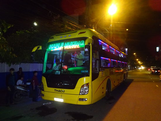 Eine weitere Nachtfahrt mit dem Open Tour Bus diesmal nach Saigon konnte gegen 21.30 Uhr Abends in Nha Trang beginnen . 