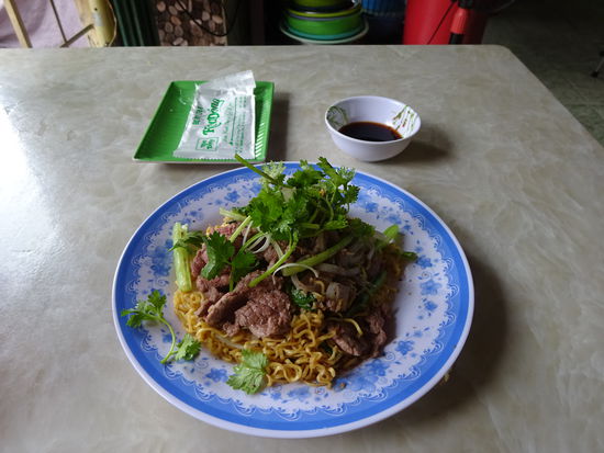 Nudeln mit Rindfleisch für 50000 VND = 2,10 Euro