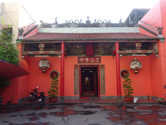 Die Tam Son Hoi Quan Pagode wurde im 19. Jh. von chinesischen Einwanderern aus der Provinz Fujian erbaut und ist bis heute unverändert geblieben