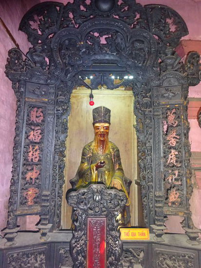 Einer der Wächter in der Pagode des Jadekaisers in Saigon