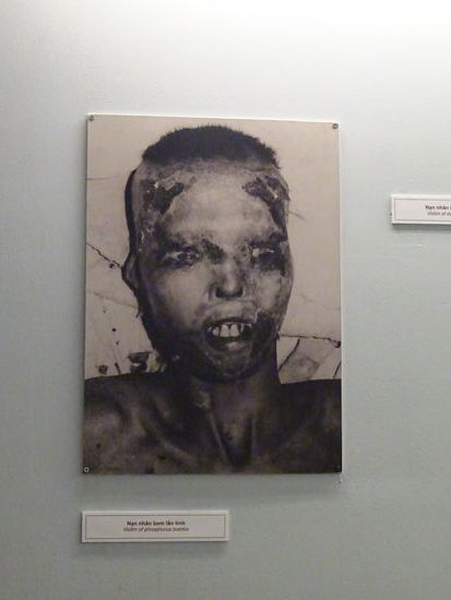 Grausame Fotos im  Kriegsrelikte - Museum in Saigon