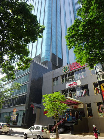 Ein weiteres Bankgebäude