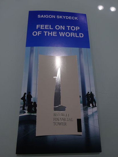 Mein Ticket für den Bitexco Financial Tower in Saigon kostete mich 200000 VND = 8 Euro .  Es hat sich aber absolut gelohnt !!