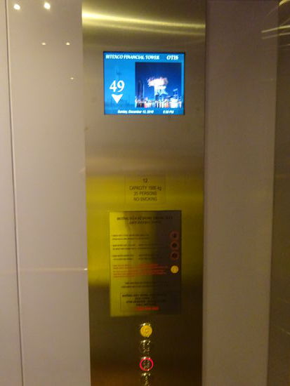 Ich bin nach wenigen Sekunden in der 49 . Etage angekommen