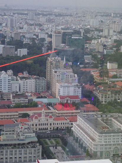 Blick vom  Saigon Skydeck  auf das alte Rathaus