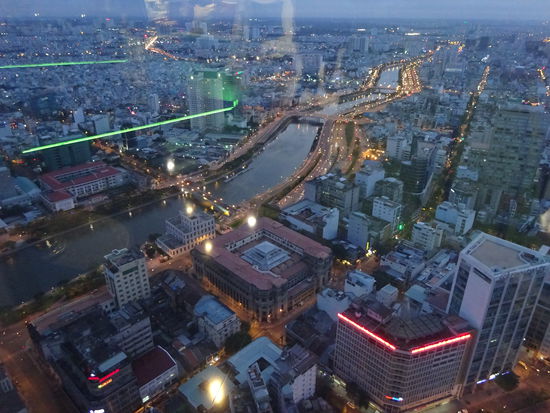 Blick vom  Saigon Skydeck  auf den Saigon Fluss