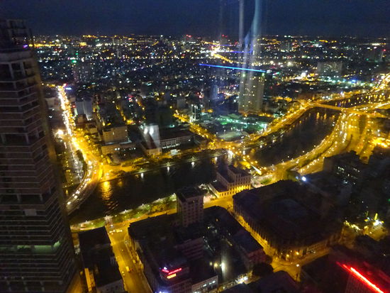 Sehr schöner Blick auf den Saigon Fluss am Abend