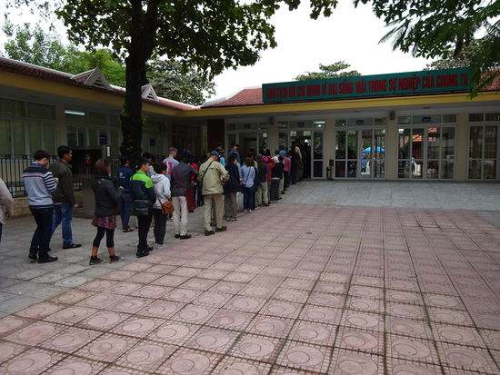 Hier eine erste Sicherheitsschleuse auf dem Weg zu Onkel Ho