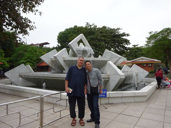 Er wollte undedingt ein Foto mit mir und seiner Familie machen und erzähle mir das er hier auf Urlaub ist und eigentlich in London lebt.