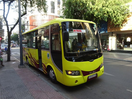 Mein Touribus wartet morgens vor meinem Hotel in Saigon