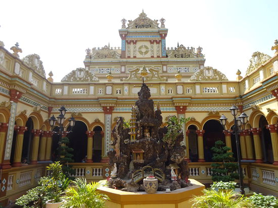 Besuch der Vinh Trang Pagode im Mekong Delta