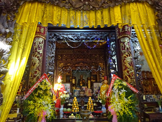 Besuch der Vinh Trang Pagode im Mekong Delta