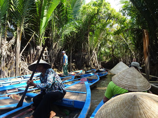 Jetzt wird es immer Enger in den kleinen Seitenarmen des Mekong Deltas
