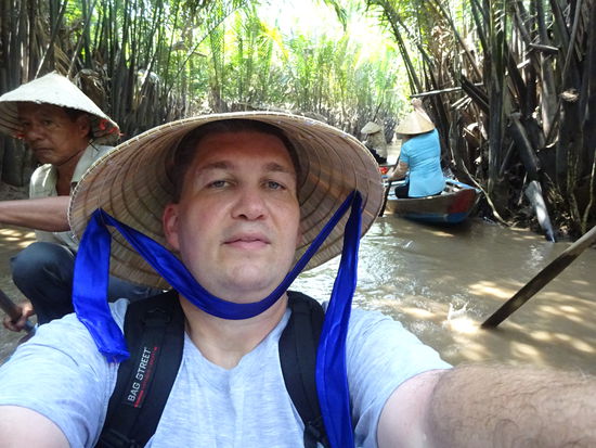 Ich bei der Fahrt mit dem Boot durchs Mekong Delta bei My Tho