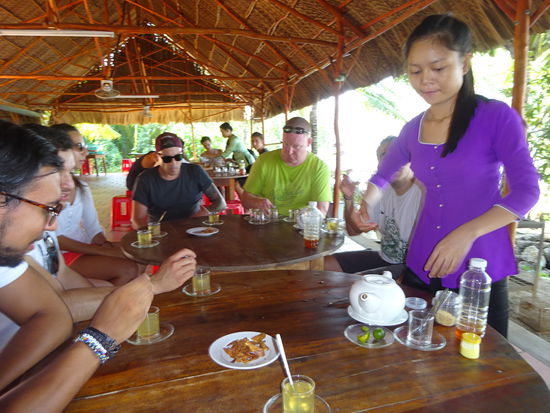 Leckerer Tee mit Honig aus der Region