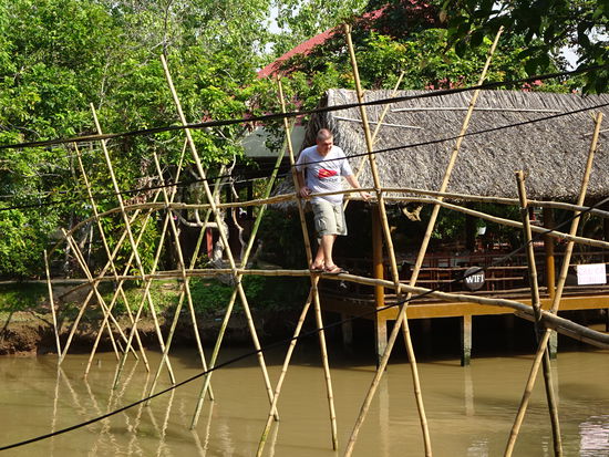 Na noch ein paar Meter und dann habe ich es geschaft ohne ins Wasser zu fallen wieder das andere Ufer zu erreichen 