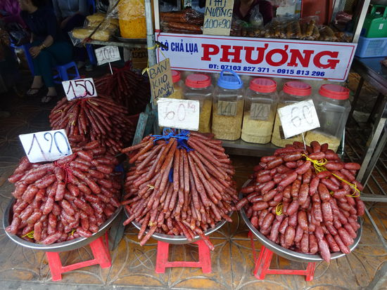 Wurstspezialitäten auf dem Markt von Can Tho