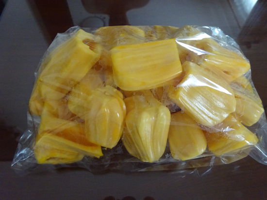 Für 20000 VND = 0,80 Euro deckte ich mich hier auf dem Markt wieder mit der leckeren Durian Frucht ein 