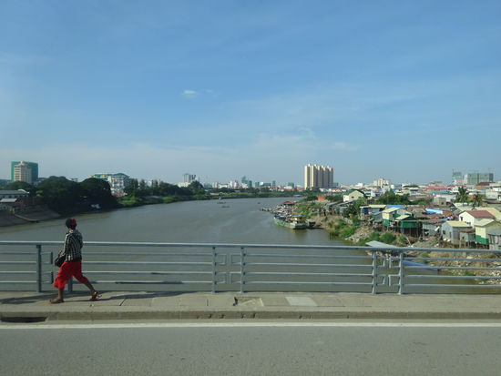 Nach 6 Stunden Busfahrt erreichte ich die kambodschanische Hauptstadt  Phnom Penh
