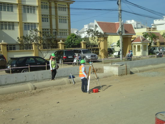 Straßenbau in der Hauptstadt Phnom Penh