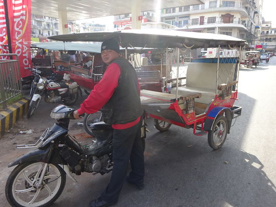 Mein Tuk Tuk Fahrer schaute erst etwas grimmig war dann aber doch froh einen zahlenden Kunden zu haben 