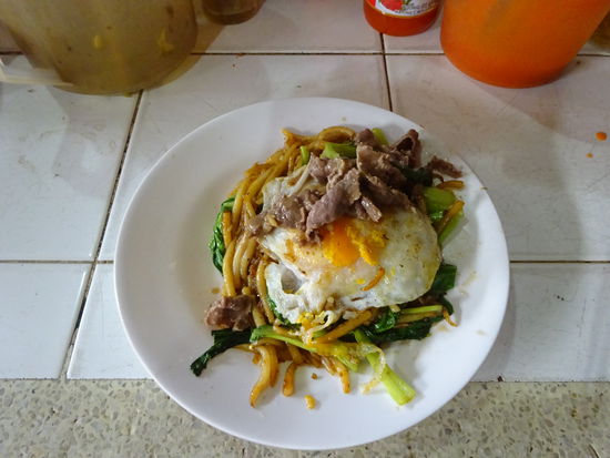 Cambodia Nudeln mit Ei und Rindfleisch für 2 USD