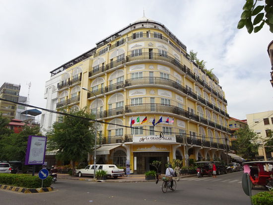 Auch hier sind ähnlich wie in Saigon in einigen Gebäuden aus der französischen Kolonialzeit Hotels untergebracht