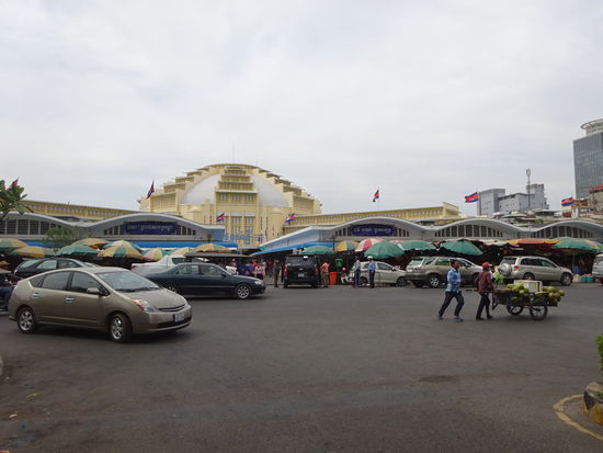 Im Hintergrund ist der Zentralmarkt zu sehen