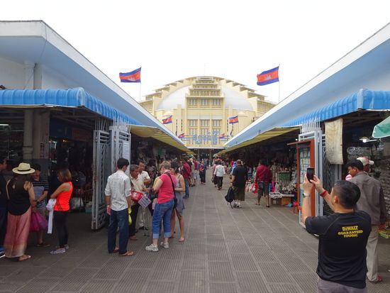 Auch der Zentralmarkt von Phnom Penh ist sehr überschaubar