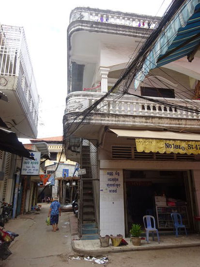 Unterwegs in Phnom Penh mit ihren Häusern aus der französischen Kolonialzeit