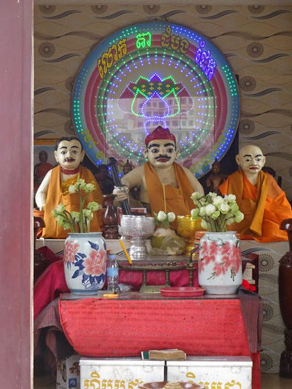 Kleiner Tempel Am Ufer des Tonle Sap in Phnom Penh gegenüber vom Königspalast