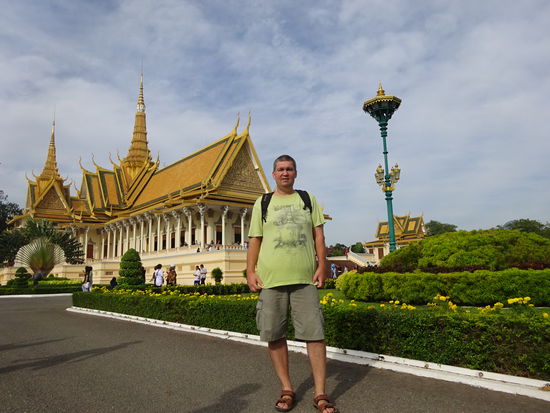 Ich vor dem Königspalast in Phnom Penh
