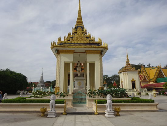 Dort geht es zur Silberpagode