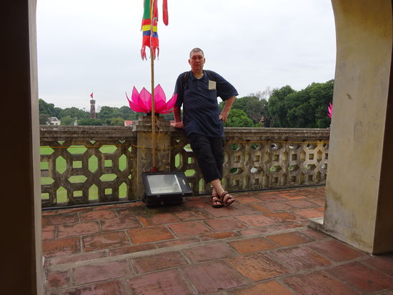 Ich auf der Zitadelle Thang Long in Hanoi