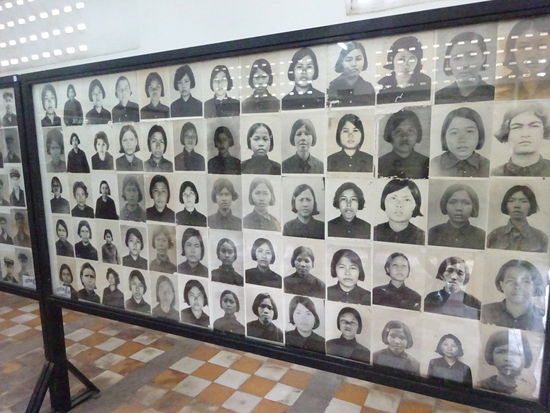 Auch  sehr viele junge Menschen und sogar Kleinstkinder wurden gefoltert und umgebracht